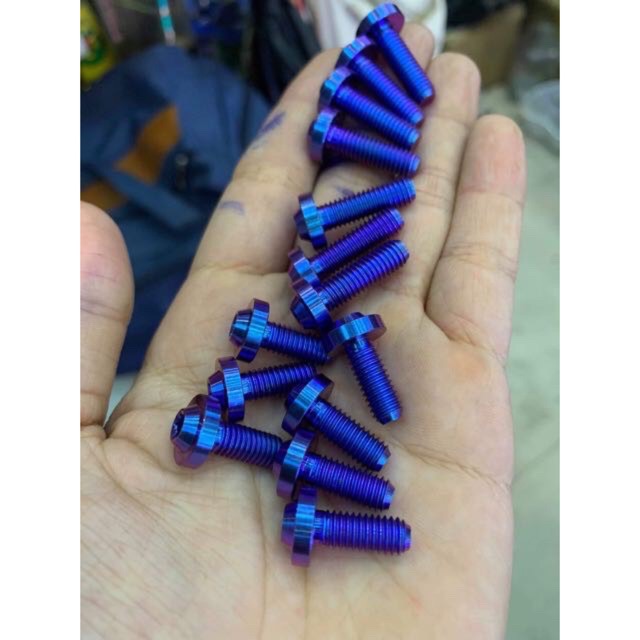 Ốc Titan Gr5 6li15 , 6li20 dù nhỏ bắt bắt bảng tên titan , pass kẹp dây dầu và nhiều vị trí khác