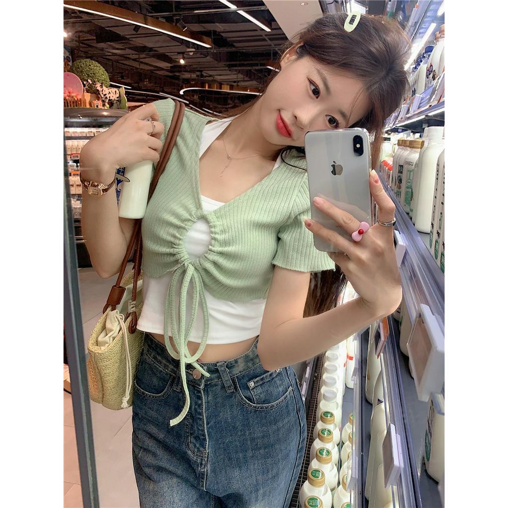 「 WELOVE1 」Set Áo hai dây Cổ Yếm Màu Sắc Tương Phản + Áo Khoác Cardigan Dây Rút Ngắn Cổ V Tay Dài Thời Trang Cho Nữ