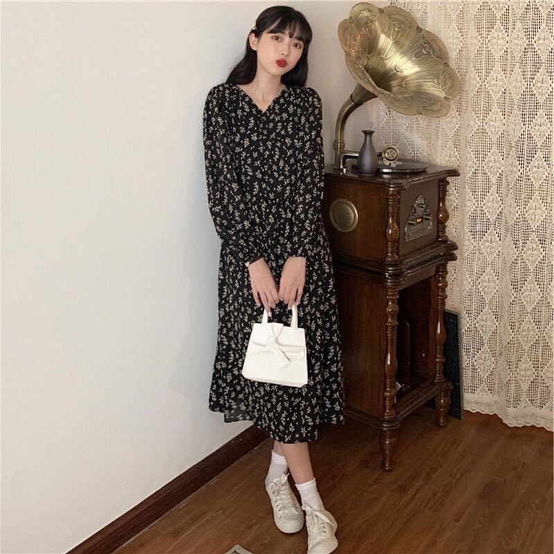 Váy hoa nhí vintage dáng dài, thiết kế dài tay cổ V dáng suông, chất vải lụa mền đẹp, màu đen SANMAY VD001 | BigBuy360 - bigbuy360.vn