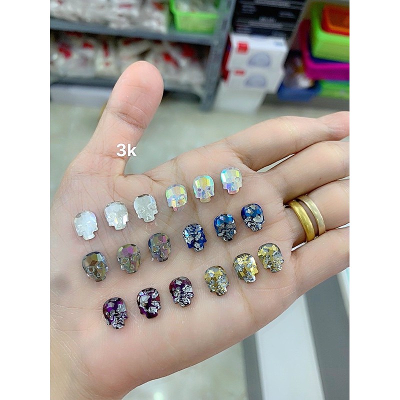 charm hình đầu lâu