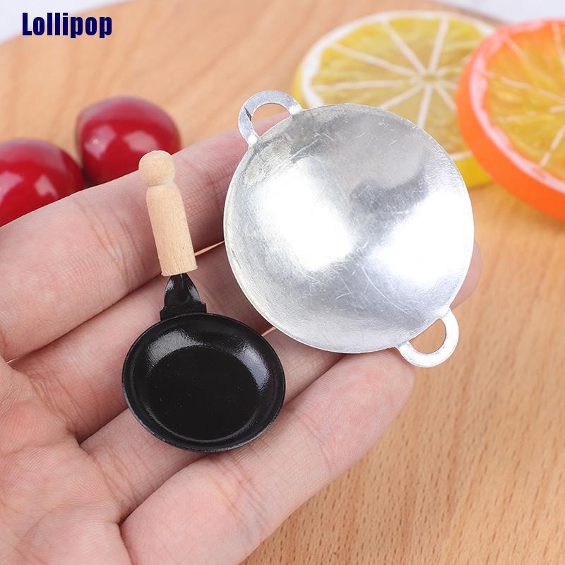 Chảo thiếc/ Chảo mini có tay cầm bằng gỗ tiện dụng cho nhà búp bê