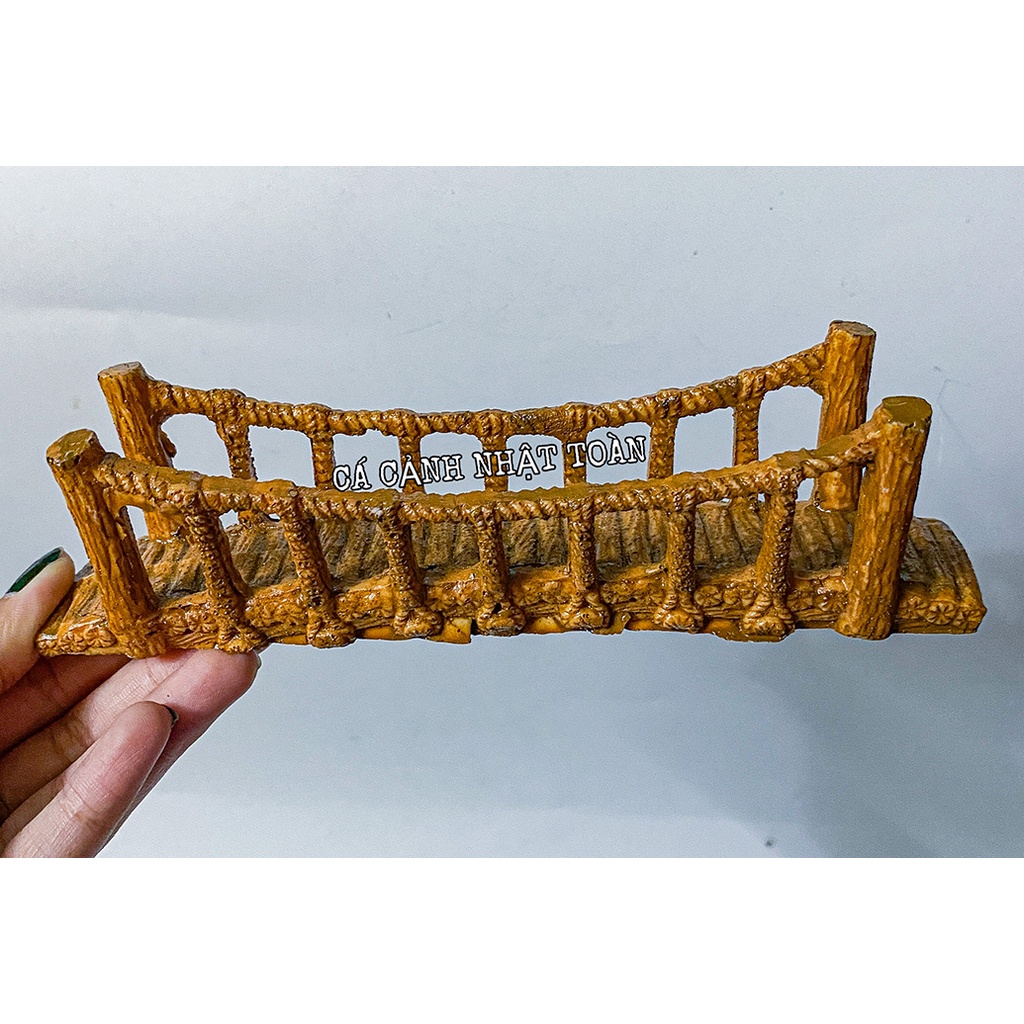 CẦU DÂY NHỰA TRANG TRÍ HỒ CÁ NON BỘ DÀI 23X4X6CM
