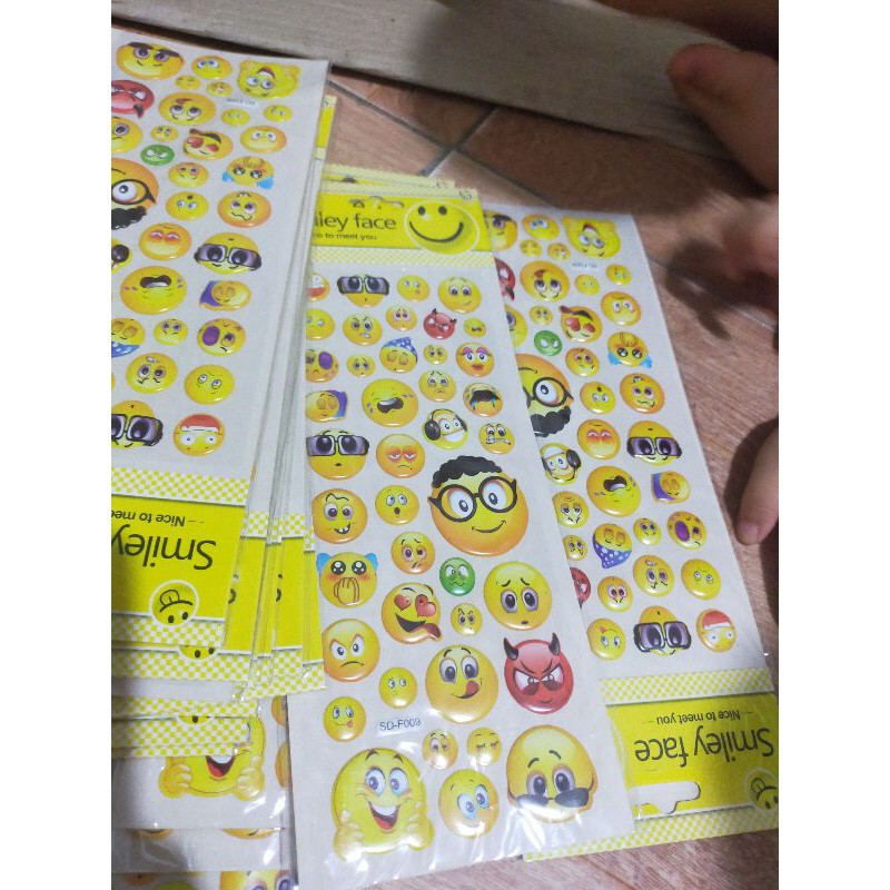 Miếng Dán Hình Mặt Cười Dùng Trang Trí Điện Thoại Laptop