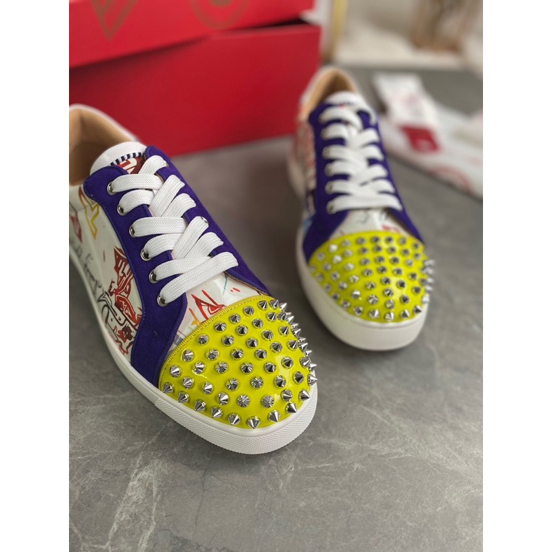Giày nam nữ in hoạ tiết mũi đinh bo tròn đế cao su