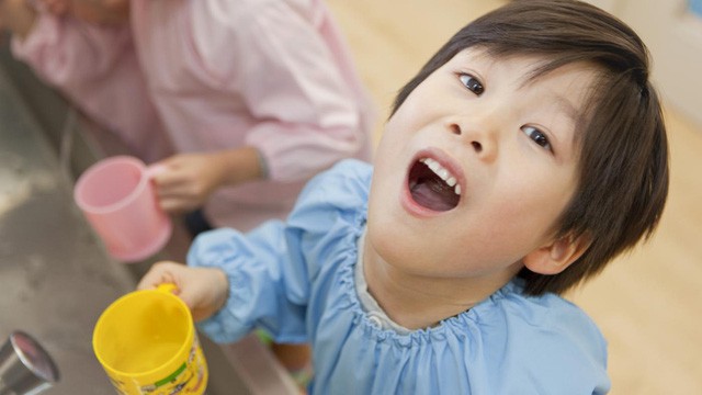 Nước súc miệng trẻ em Clinica Dental Rinse Kids 250ml(Hương nho)