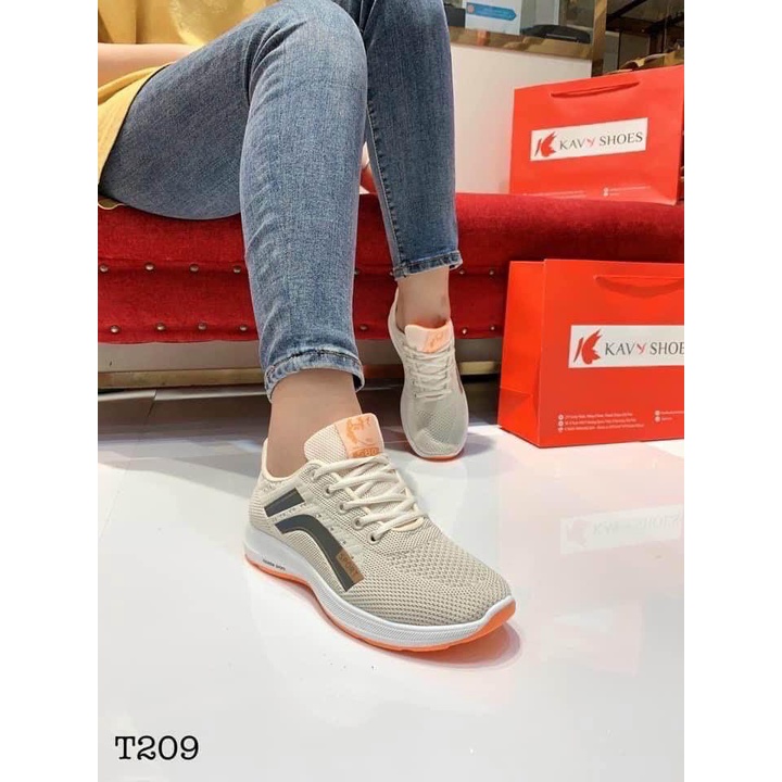 Giày thể thao nữ sneaker siêu nhẹ kiểu dáng Hàn Quốc cá tính chính hãng KAVY SHOES màu kem và màu đen viền đỏ – T209