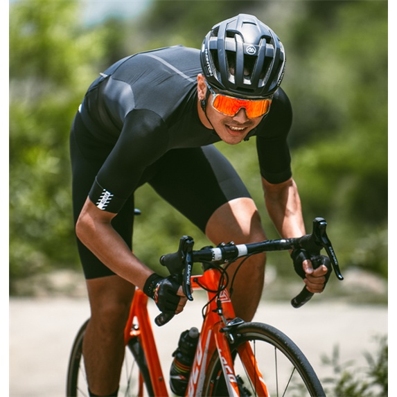 Áo đạp xe Monton ngắn tay Traveler Max - Đen