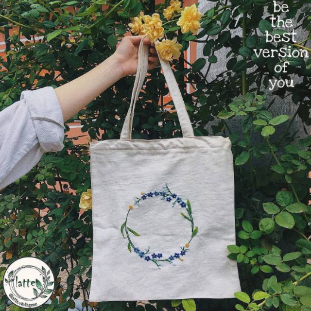 Túi tote thêu tay hình vòng hoa