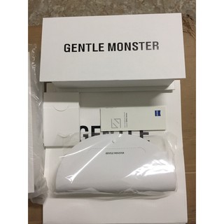 Hộp đựng kính thương hiệu Gentle Monster (GM) trắng