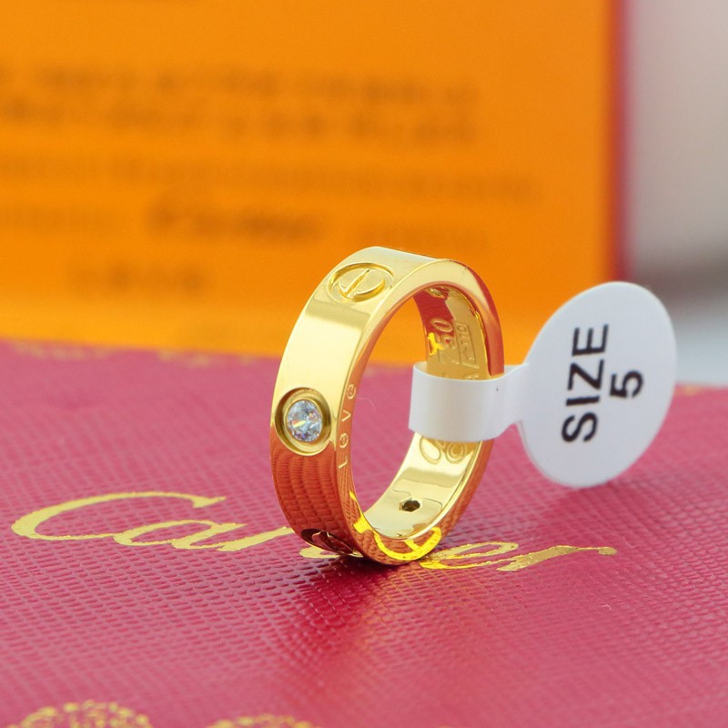 Nhẫn vàng 18k khắc chữ LOVE đính kim cương thời trang