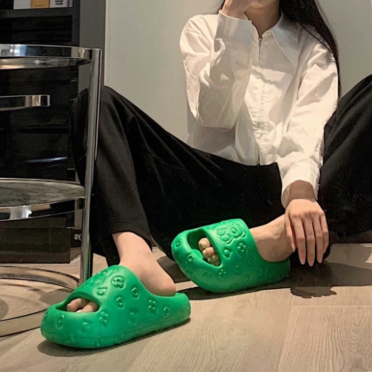 Dép bánh mì gấu dập nổi đế độn 4cm chất cao su mềm mang êm chân đi học đi chơi đi mưa - DL164
