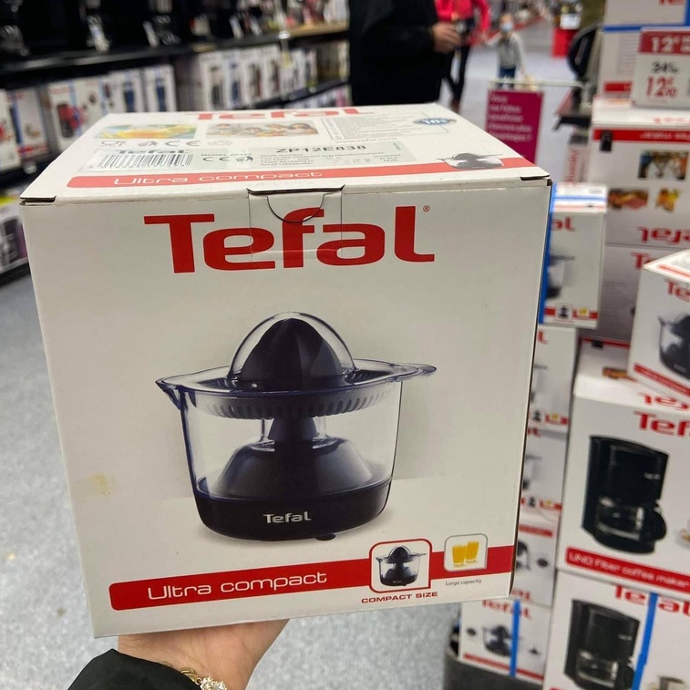 Máy vắt cam Tefal hàng chính hãng mua tại Pháp xoay hai chiều, sử dụng chỉ với một thao tác nhấn