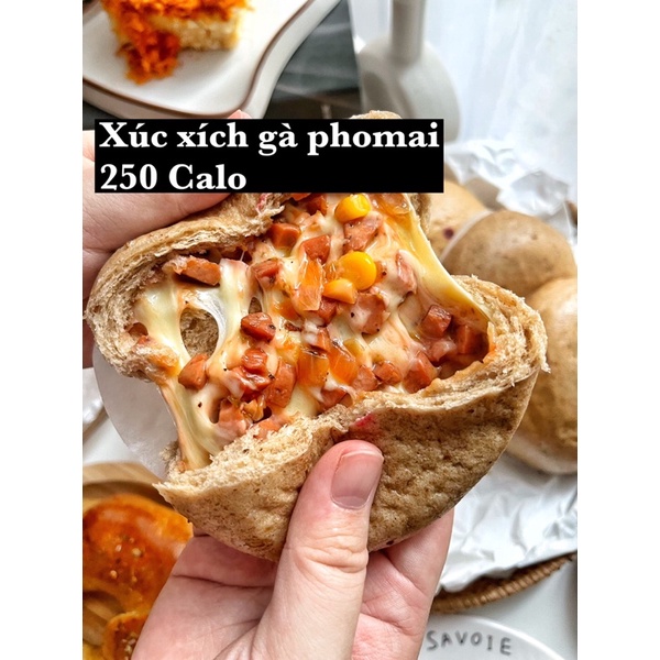 Bánh bao nguyên cám Xúc xích ức gà phomai