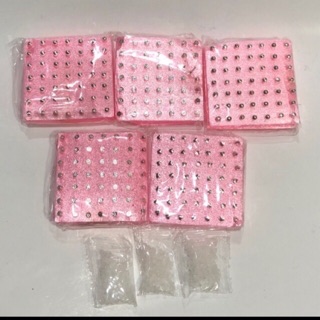 Bông bấm lỗ tai 1 vỉ 100 chiếc