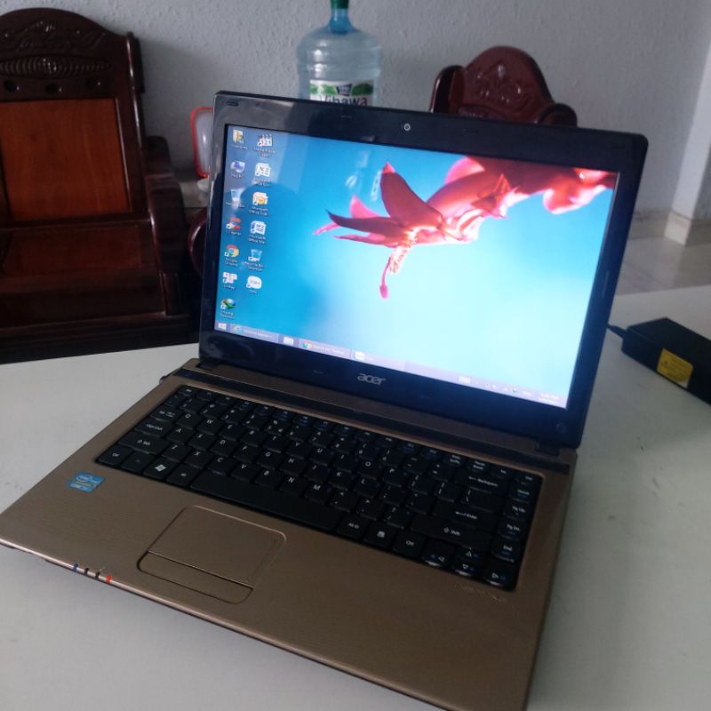 Laptop cũ giá rẻ văn phòng thanh lý đầy đủ phụ kiện đang sử dụng bình thường