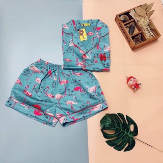 Bộ pijama satin hồng hạc tay ngắn quần đùi