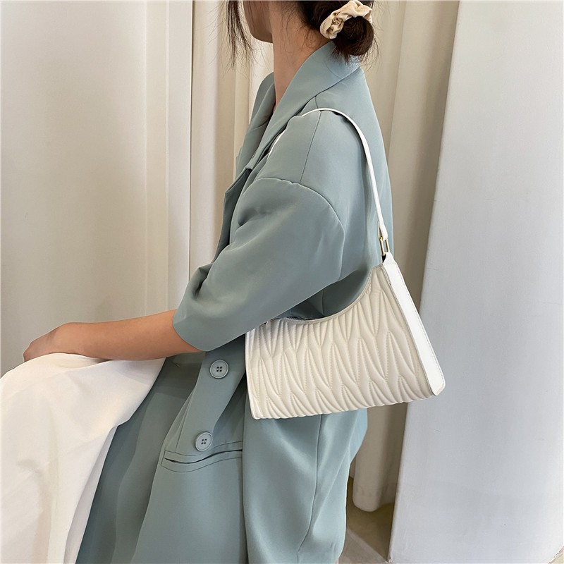 French niche design high-level sense of folds underarm baguette bag female 2021 new fashion trendy shoulder bag small satchel
