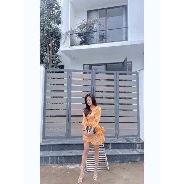 Váy hoa cam