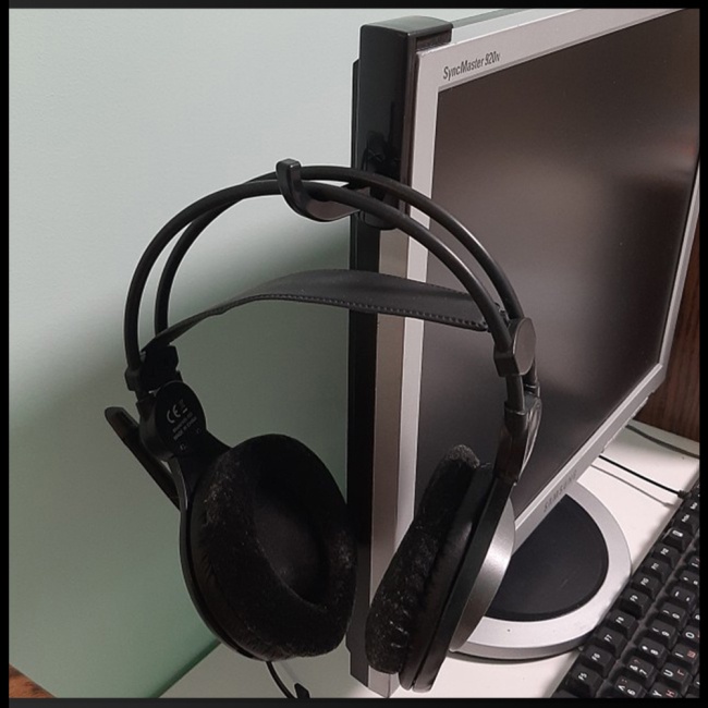 Giá Đỡ Tai Nghe Chụp Tai Trọng Lượng Nhẹ Kèm Miếng Dán Chắc Chắn Tiện Dụng