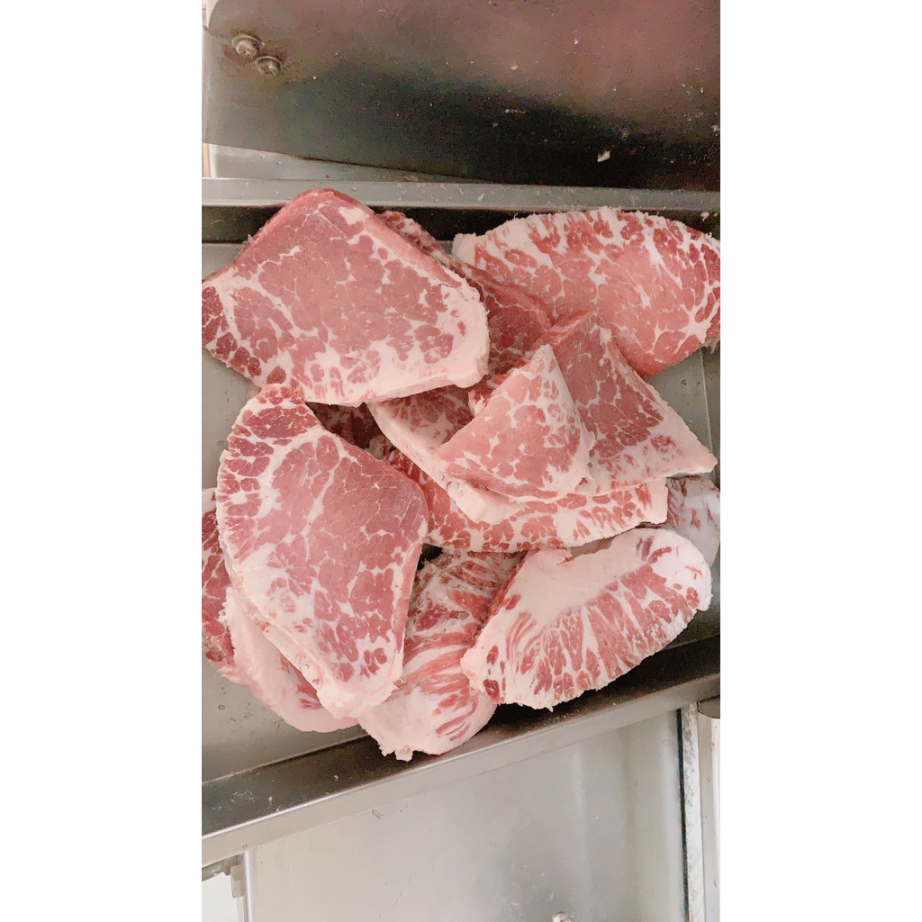 Gù bò Úc. 305.000/kg.  Quy cách cắt 2-2,5cm làm beefsteak hoặc thái mỏng 2mm nhúng lẩu   Xào. Nhúng dấm