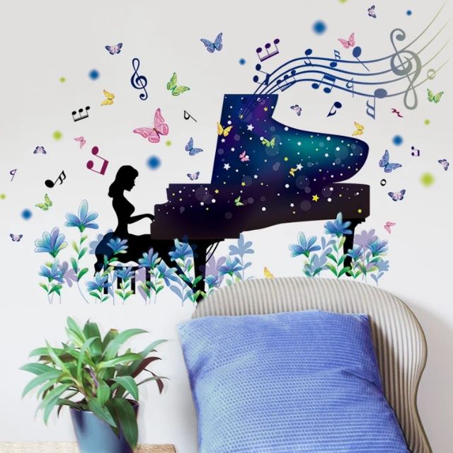 DECAL DÁN TƯỜNG CÔ GÁI ĐÁNH ĐÀN PIANO