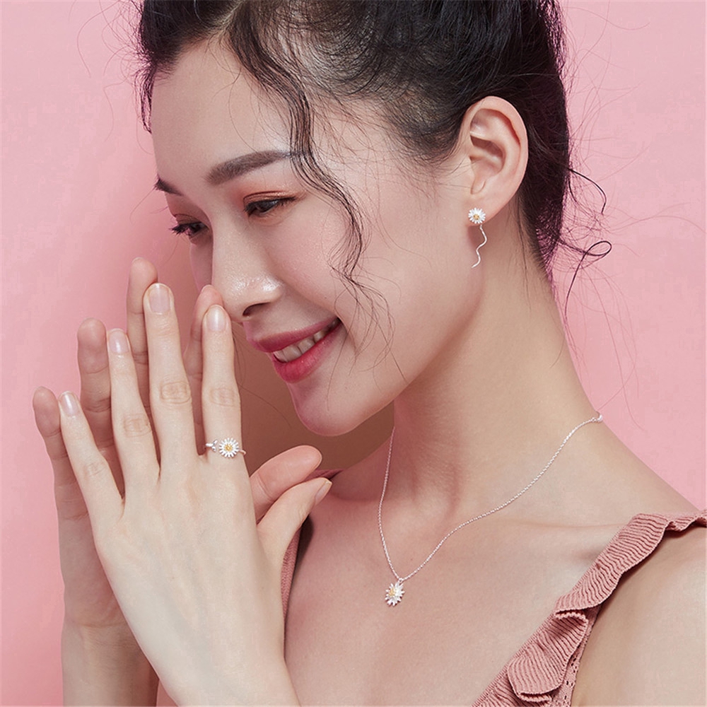 Dây Chuyền Mặt Hình Hoa Cúc Nhỏ Xinh Xắn Cho Nữ
