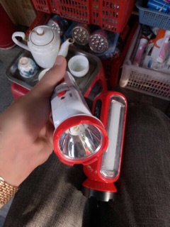 Đèn LED sạc pin 2 chế độ