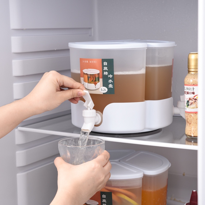 Bình đựng nước tủ lạnh chia 3 ngăn dung tích 5,2L có đế xoay