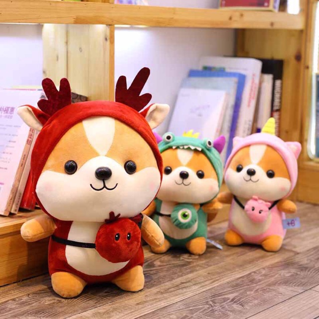Sóc mặc đồ tuần lộc màu đỏ