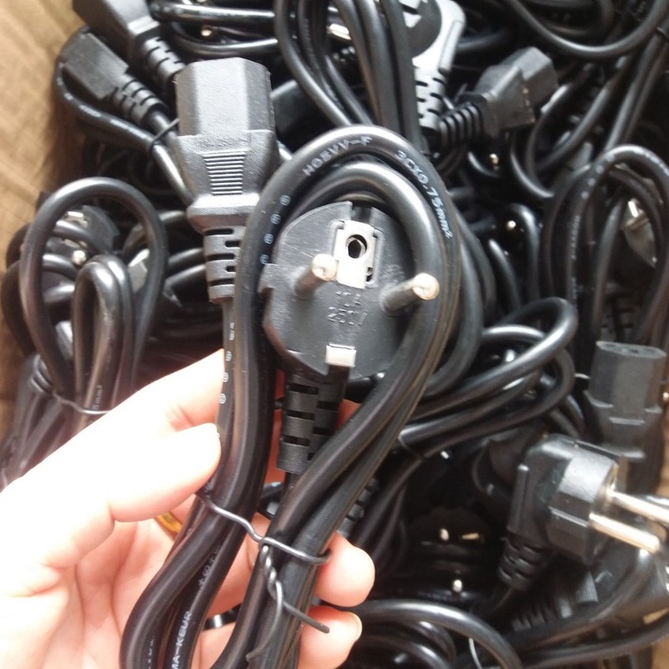 Dây nguồn máy tính