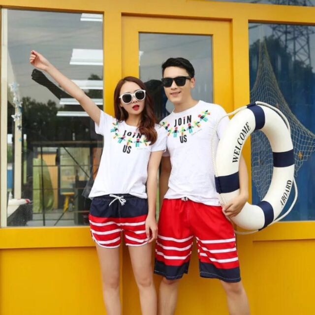 Quần đôi bơi đi biển