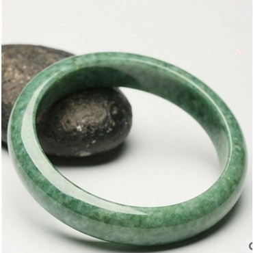 Vòng tay đá ngọc bích đơn giản cho mẹ và bé