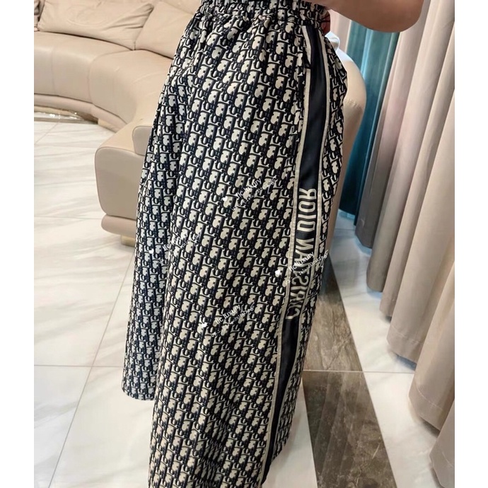 Chân váy dài dáng xoè hoạ tiết logo thương hiệu thời trang Dior CD cao cấp