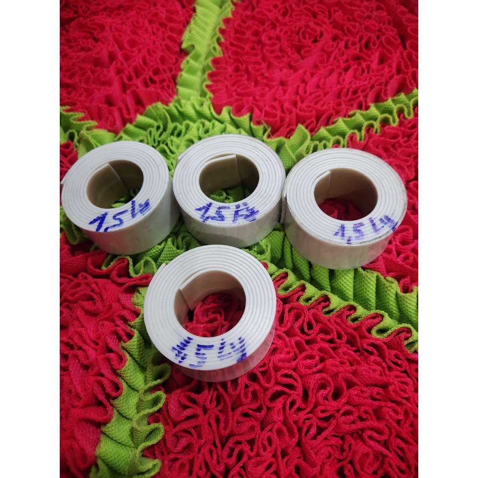 Cuồn nhựa dán chân vịt máy vắt sổ