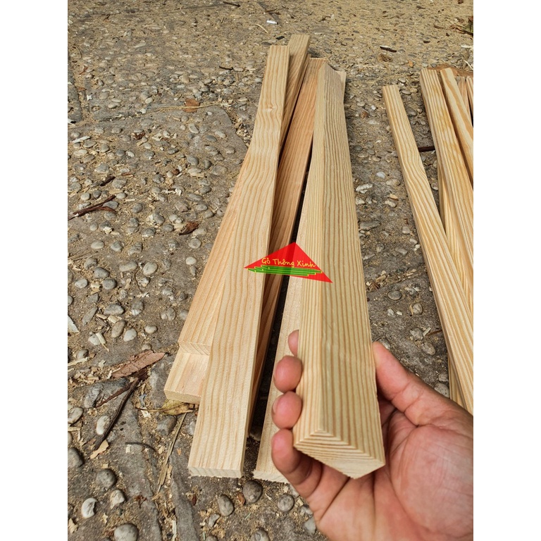 Thanh gỗ thông vuông 2x4cm, dài 80cm bào láng 4 mặt đẹp dùng làm khung sườn, làm xương, trang trí
