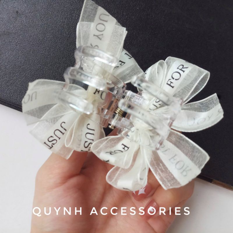 Kẹp nơ càng cua phong cách tiểu thư nữ tính