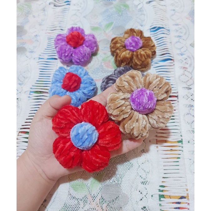 SALE (có sẵn) Hoa len cài áo 8cm, hoa len nhung, pin cài