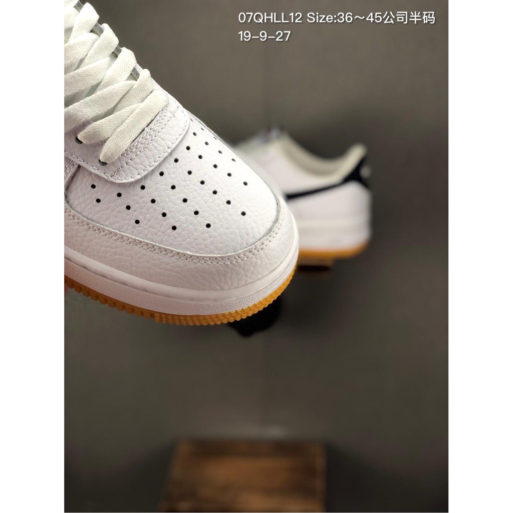 NIke Air Force 1'07 classic sneakers