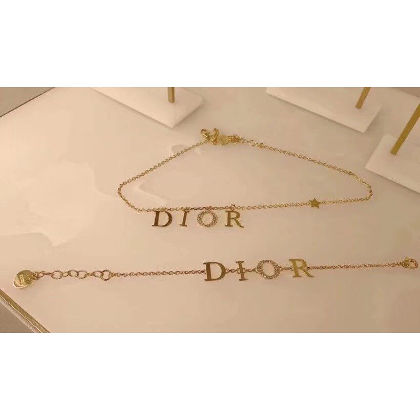 Dây chuyền mặt hình chữ DIOR phong cách cổ điển