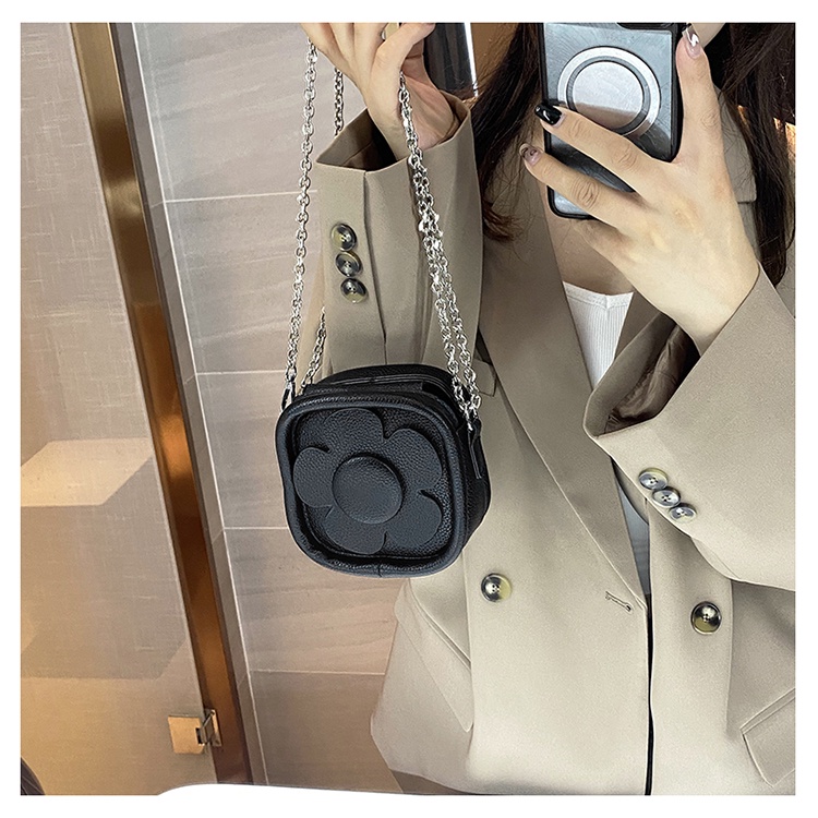 Túi Xách Mini Dáng Vuông Phối Dây Xích Thiết Kế Mới Đơn Giản Thời