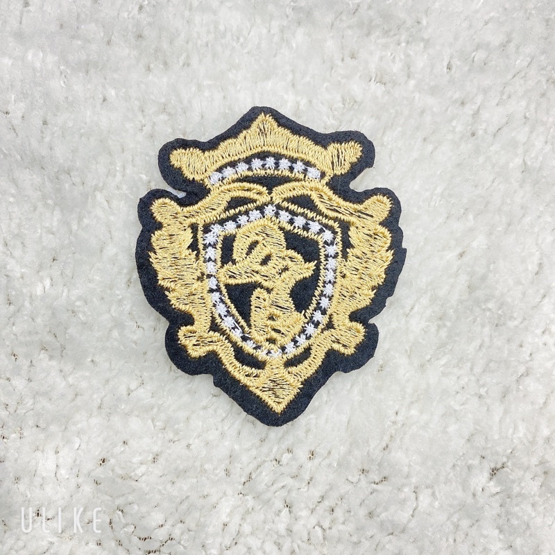 logo thêu DG vương miệng gừng siêu đẹp