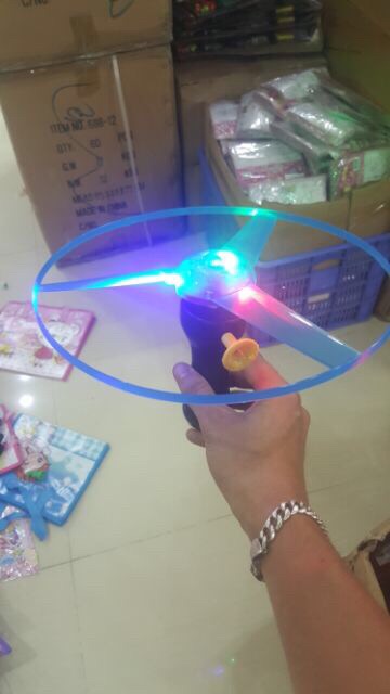 Đồ chơi đĩa bay cho bé