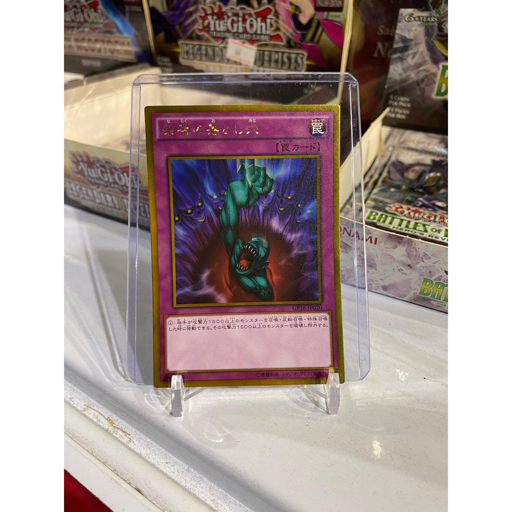 Lá bài thẻ bài Yugioh Bottomless Trap Hole – Gold Rare - Tặng bọc bài nhựa bảo quản