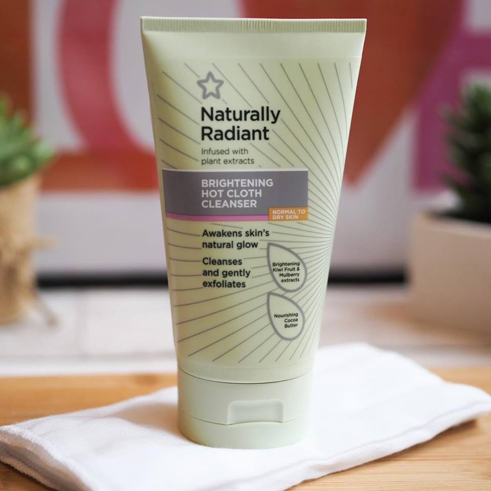 Tẩy trang dưỡng ẩm kèm khăn nóng Superdrug Naturally Radiant Hot Cloth Cleanser 150ml - tặng kèm khăn
