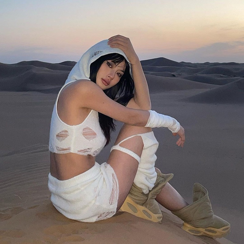 Set đồ DUNEA gồm áo lửng 2 dây và chân váy màu trơn thời trang dành cho nữ