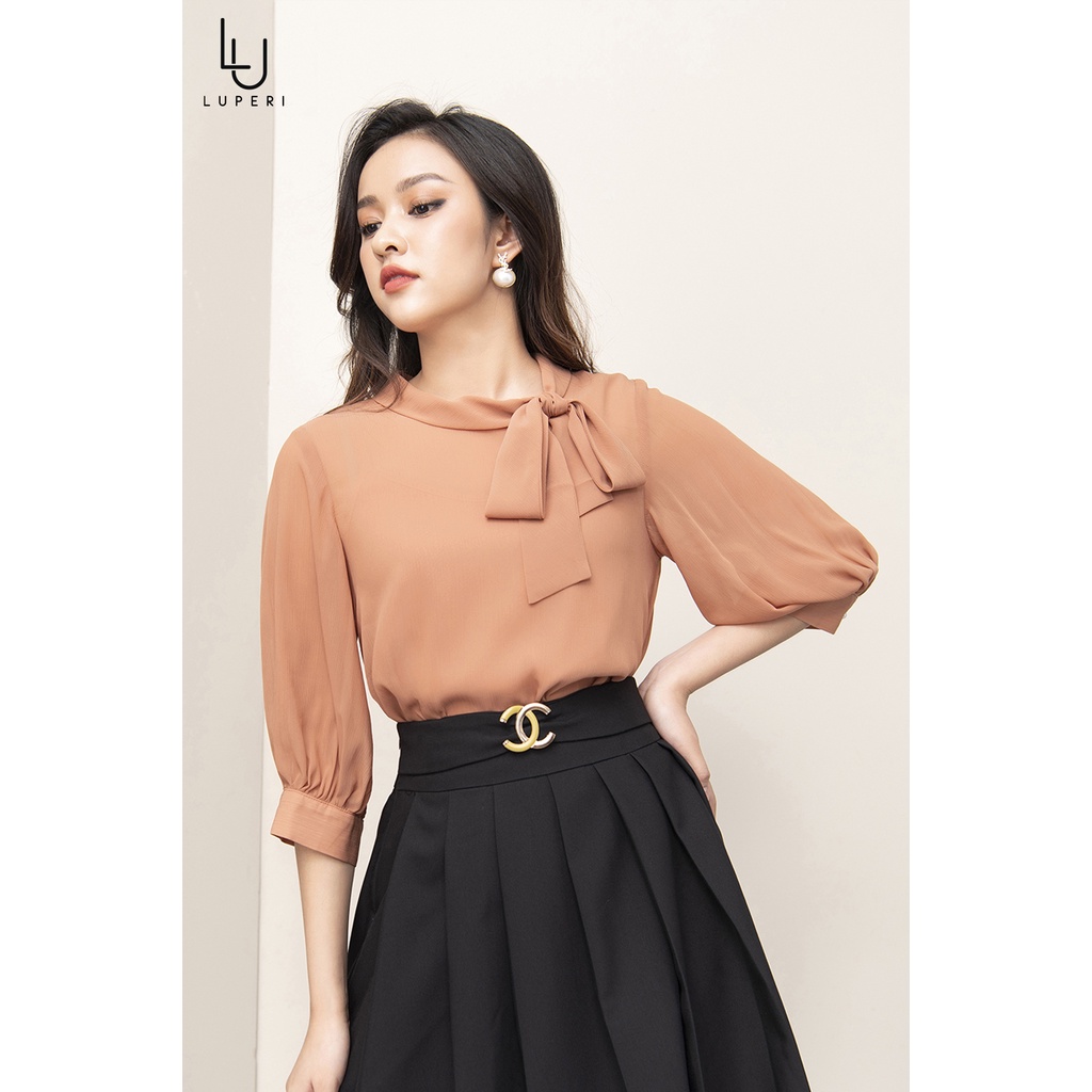Áo Sơ Mi Lụa Nữ Kiểu Cổ Cách Điệu Có Bo Eo Cao Cấp LUPERI LFSM1182 Cho Nữ Công Sở, Nữ Đi Chơi, Đi Sự Kiện