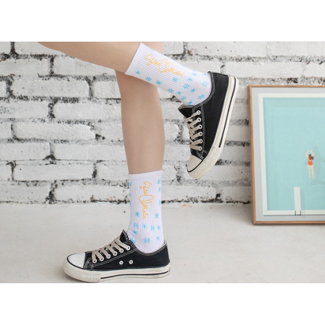 Vớ Frozen cao cổ Nam Nữ phong cách thể thao, trẻ trung, năng động.