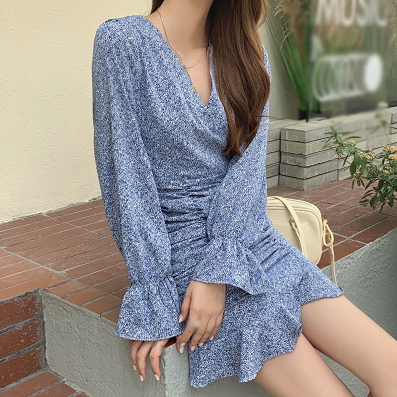 Đầm Hoa Tay Dài Cổ Chữ V