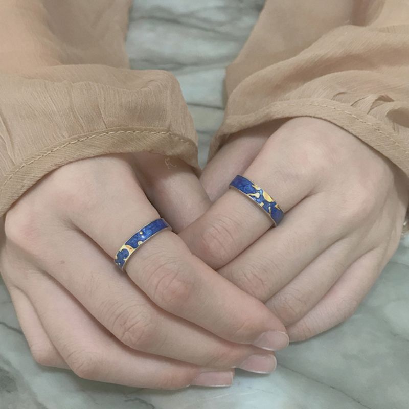 Bộ 2 Nhẫn Đeo Tay Bằng Hợp Kim Tráng Men Họa Tiết Bầu Trời Đầy Sao Màu Sắc Xanh Dương Độc Đáo Không Phai Màu Cho Nam