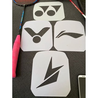 LOGO vợt cầu lông bằng nhựa tặng kèm bút sơn chuyên dụng.